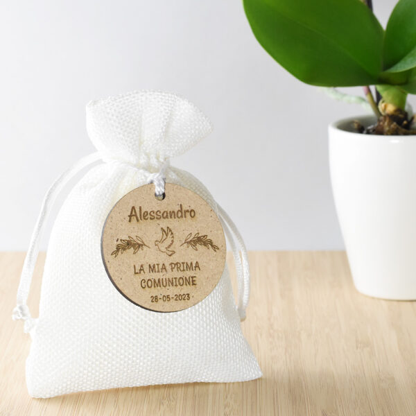 Tag personalizzato in legno con colomba e ramoscelli, ideale per decorare sacchetti e scatole