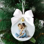 Pallina di Natale in plexiglass personalizzata con foto, fiocco e campanellino - immagine 2