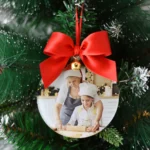 Pallina di Natale in plexiglass personalizzata con foto, fiocco e campanellino - immagine 5