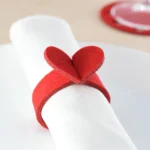 Portatovaglioli a Cuore in Feltro con Anello e Chiusura a Incastro – Decorativo e Funzionale - immagine 2