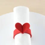 Portatovaglioli a Cuore in Feltro con Anello e Chiusura a Incastro – Decorativo e Funzionale